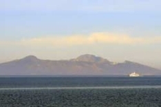 Nisyros vom Meer aus